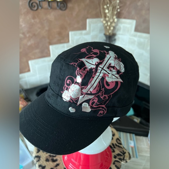 🔥3 for $25🔥 EUC- SUPER CUTE BLACK HAT WITH PINK  SILVER CROSS - Picture 1 of 5